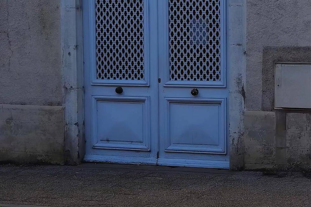 Appartement entier, Superbe studio en résidence rue de courcelles in Arbois (homonymie), Jura Francais