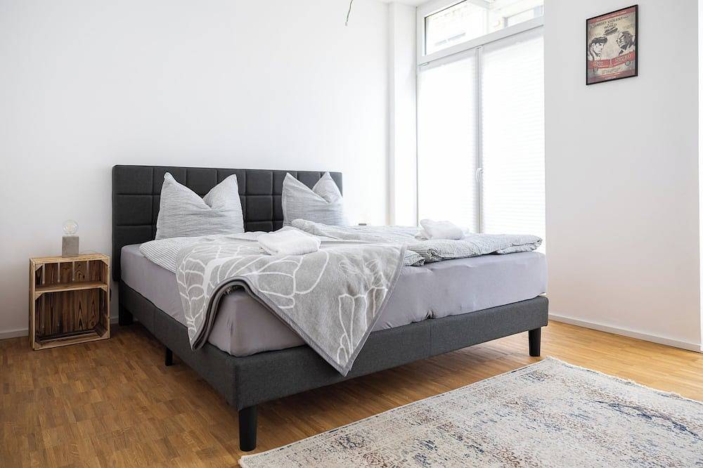 Entire apartment, ★ Ko-Living - Gaming Suite | In the center | Up to 6 people | Arcade ★ in Halle (Saale), Saale-Unstrut