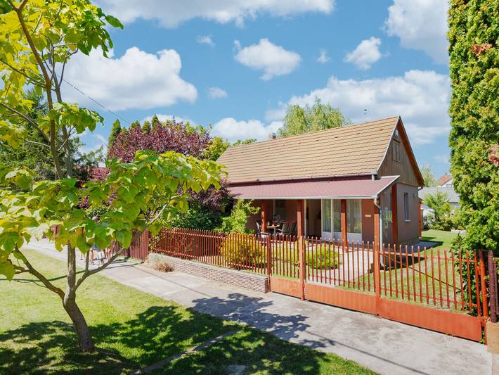 Ferienhaus für 4 Personen, mit Terrasse und Sauna in Ungarn