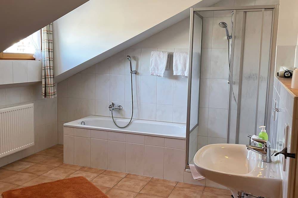 Gasthaus Marbach - 10 Doppelzimmer mit Zustellbett in Fischbachau, Alpenland Tegernsee Schliersee