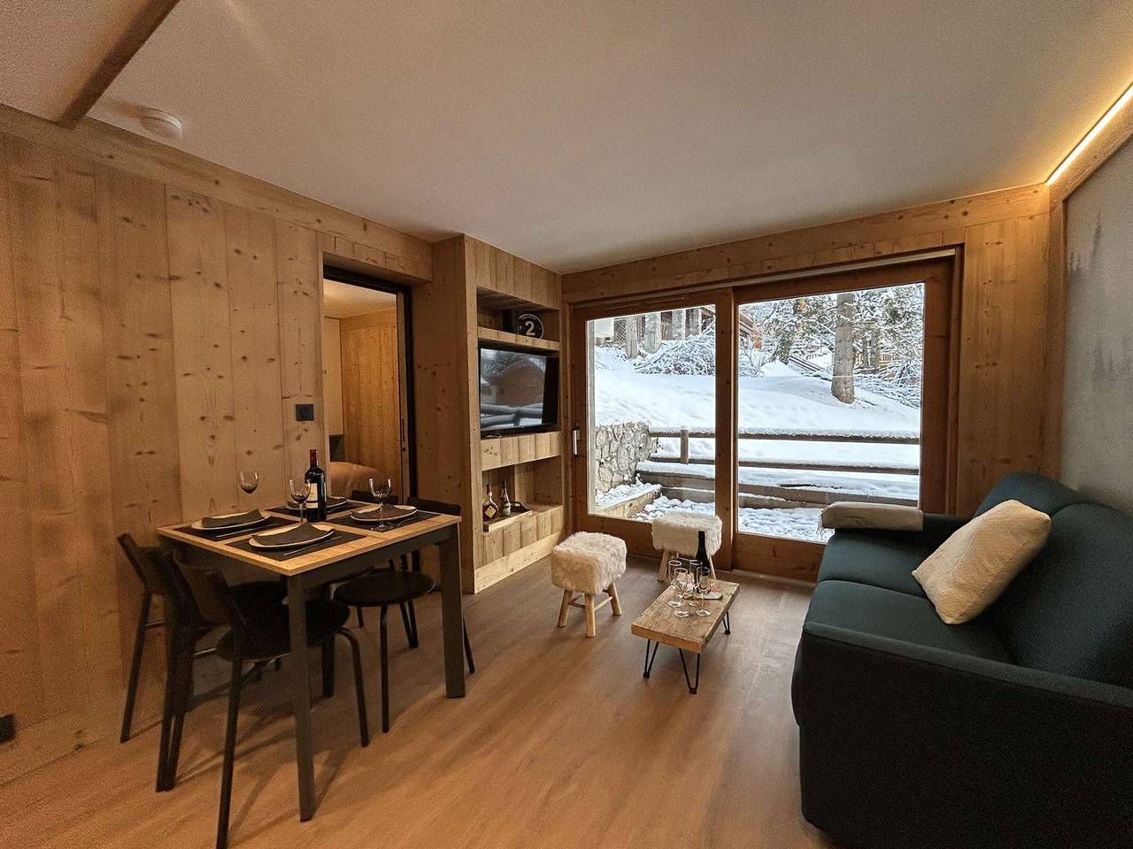 Ganze Wohnung, Renovierte 2-Zimmer-Wohnung mit Balkon und Zugang zum Pool - Méribel in Méribel, Les Allues