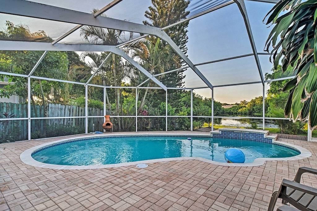 4 Mi to Beaches: Alluring Largo Hideaway! in Largo, Pinellas County