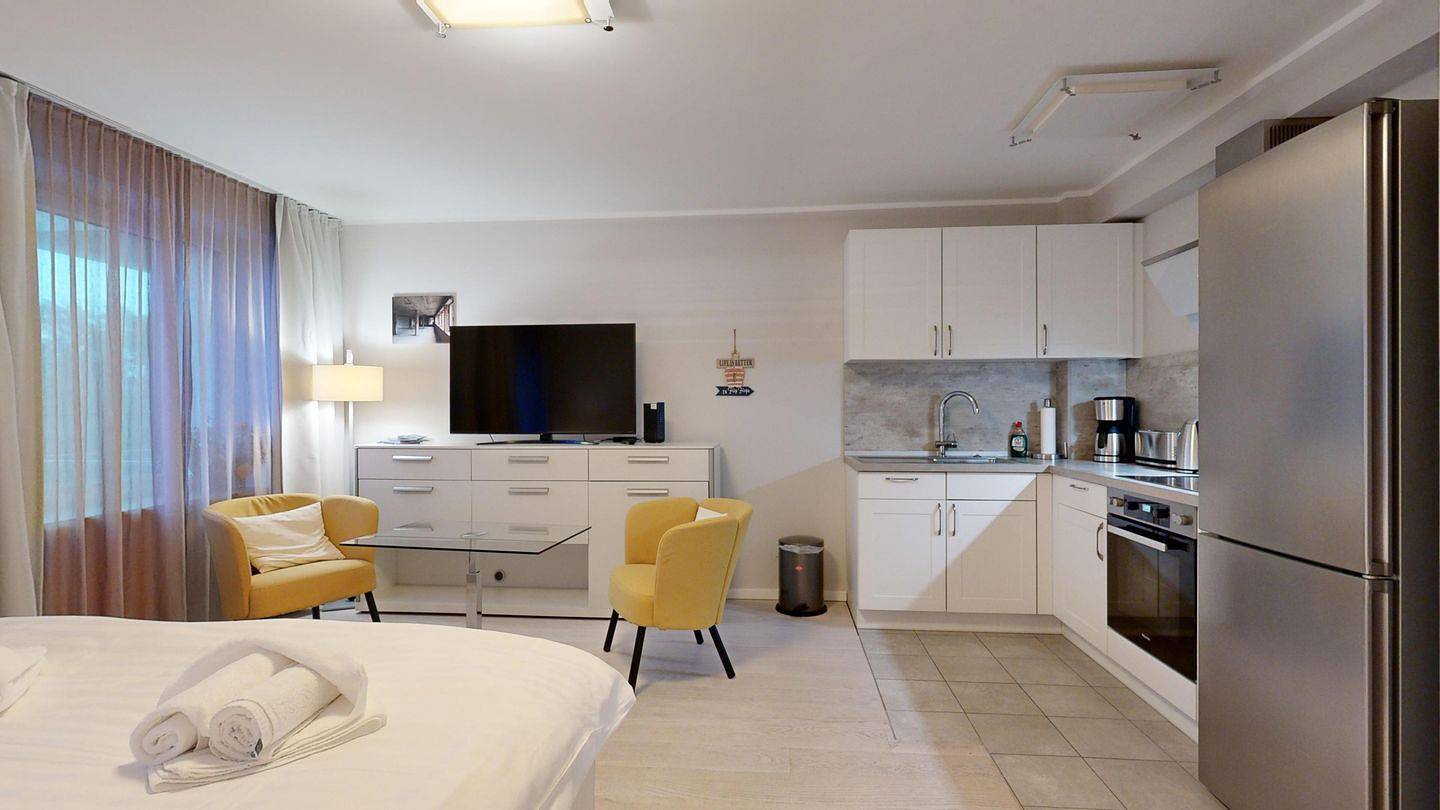 Ganze Wohnung, Exklusive und gemütliche 1-Raum-Ferienwohnung in Binz-Prora, strandnah in Prora, Binz