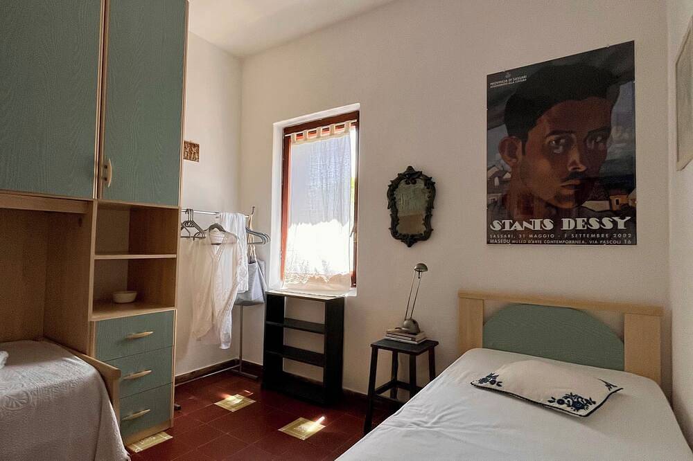 Within walking distance of Pelosa beach, with air conditioning and parking in Spiaggia La Pelosa, Stintino