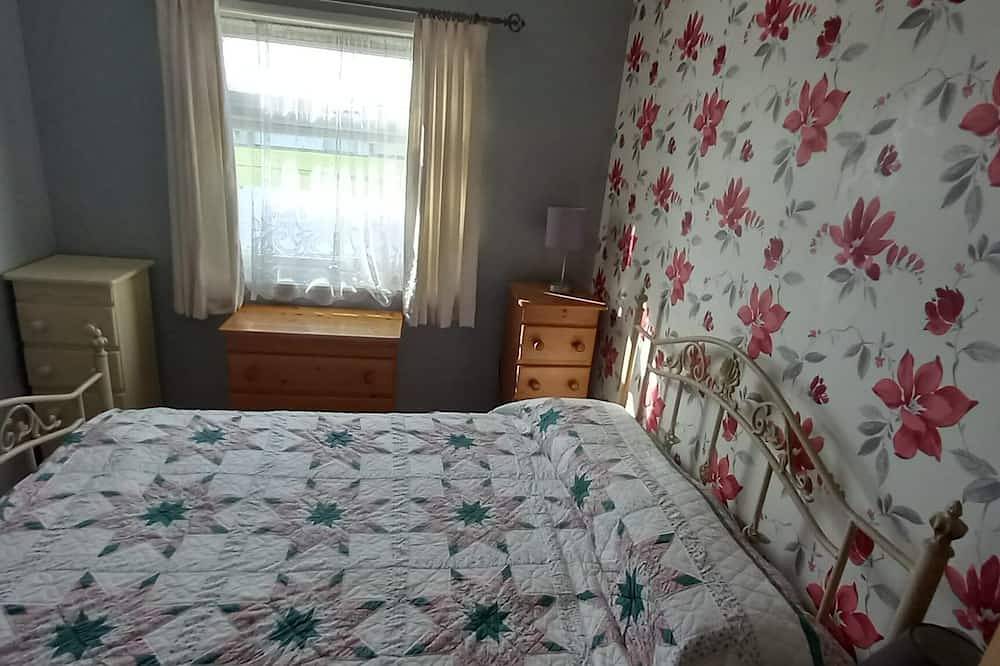 3 Bed Chalet - Sleeps 6 - Parking - Garden - Wifi in Hemsby, Great Yarmouth