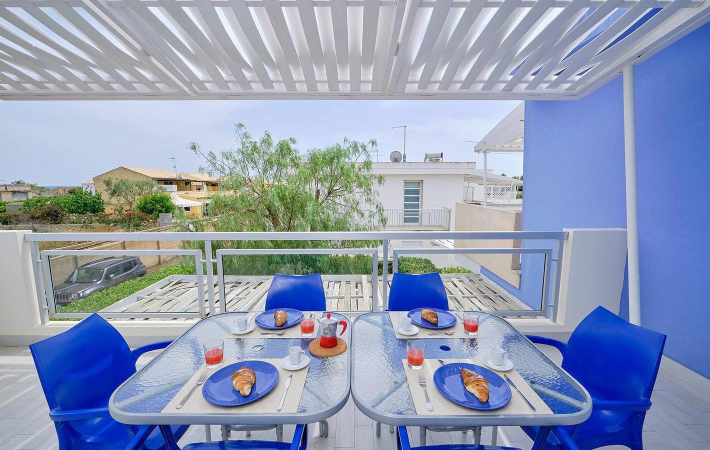 Appartamento intero, Xanto, casa vacanze con veranda a 100 mt dal mare in Ragusa, Provincia di Ragusa