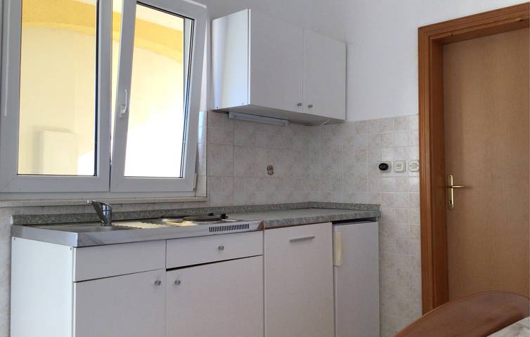 Appartement de vacances entier, Charmant appartement avec piscine et terrasse, à 1,5 km de la plage de Pod Vruljom in Pakoštane, Région de Zadar