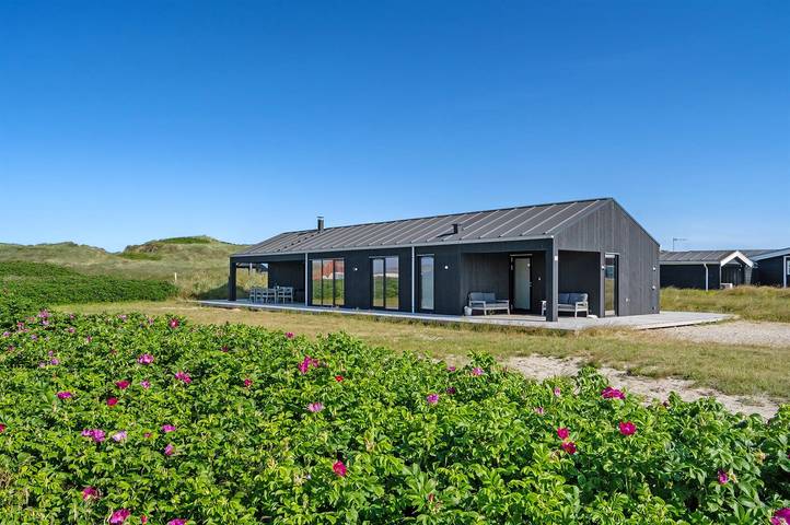 Ferieudlejning for 8 personer, med Terrasse og Sauna i Klitmøller
