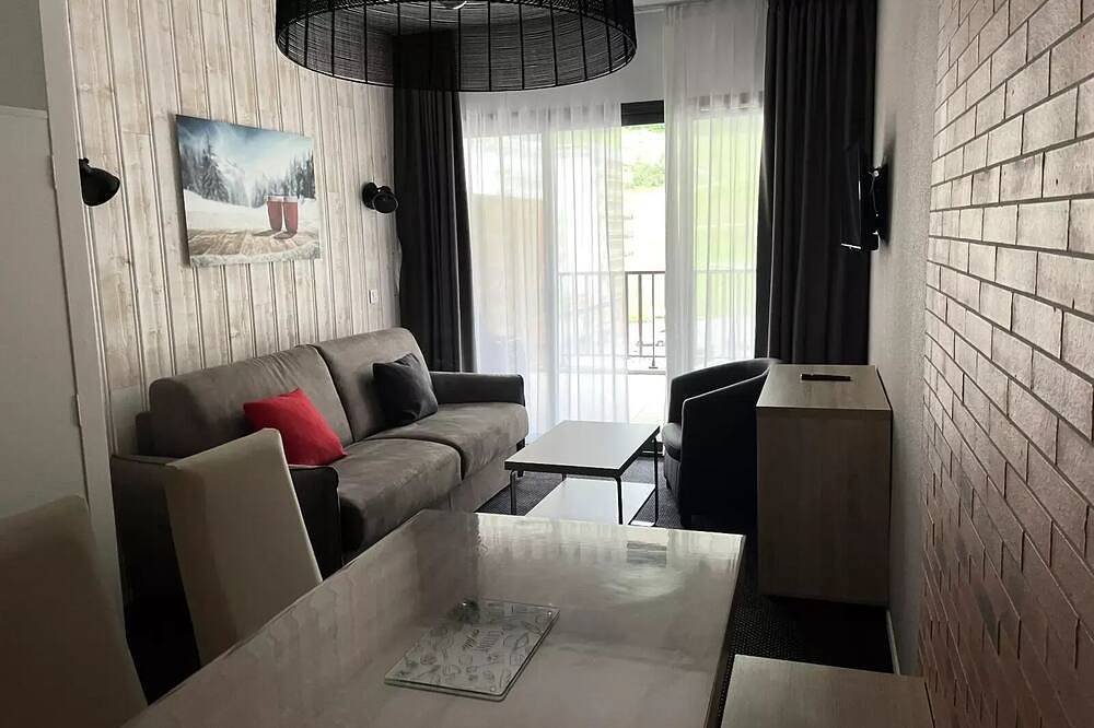 Entire apartment, Residence Le Portillo Swimming pool - Studio for 4 People in Gourette, Eaux-Bonnes