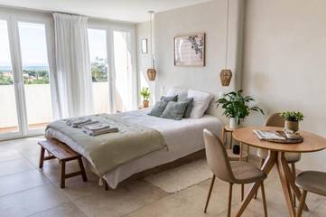Gîte pour 2 personnes, avec terrasse et vue à Laroque-des-Albères