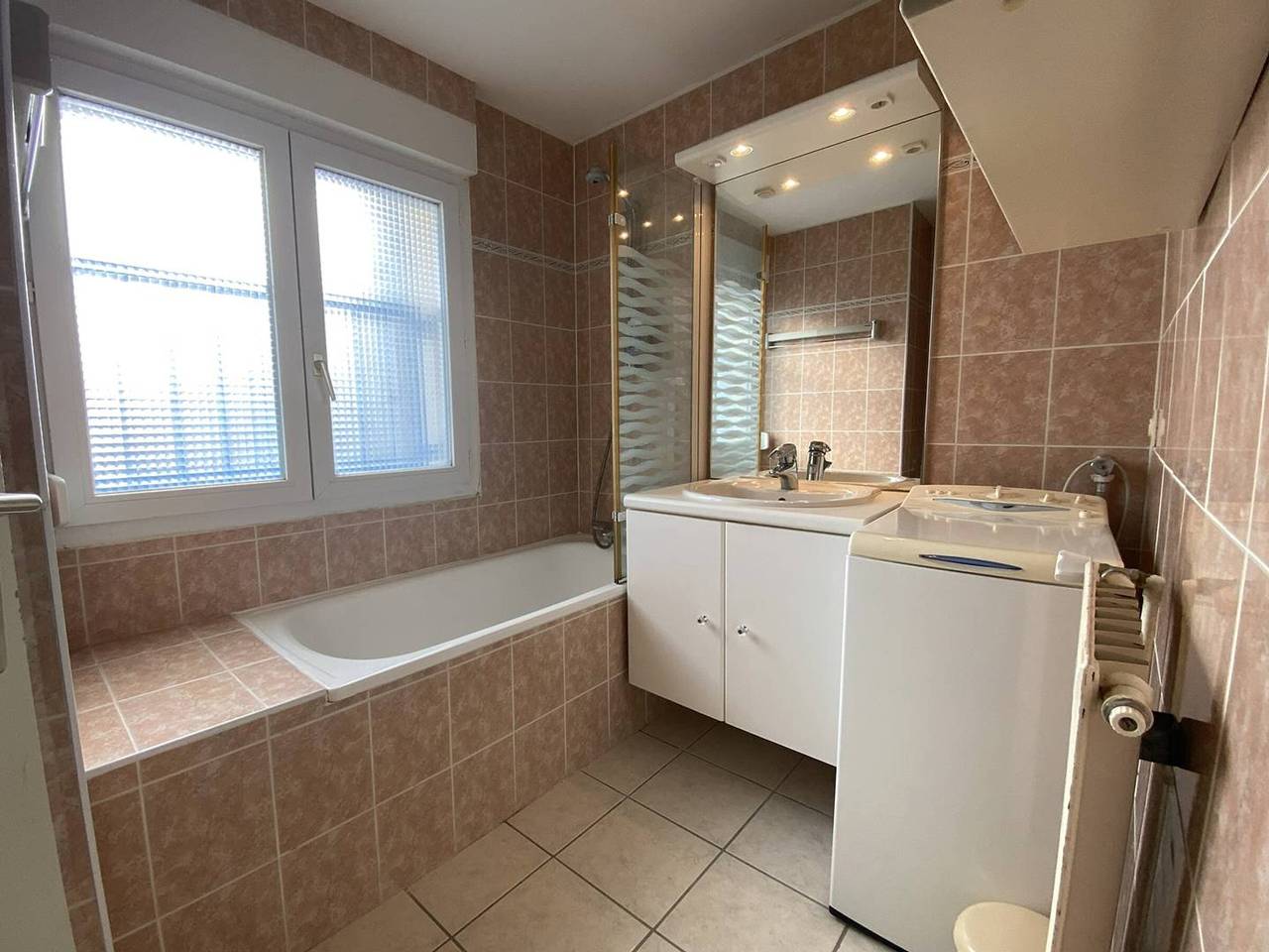 Ganze Wohnung, Meerblick-Appartement mit Terrasse in Trégastel mit Parkplatz in Coz Pors, Trégastel