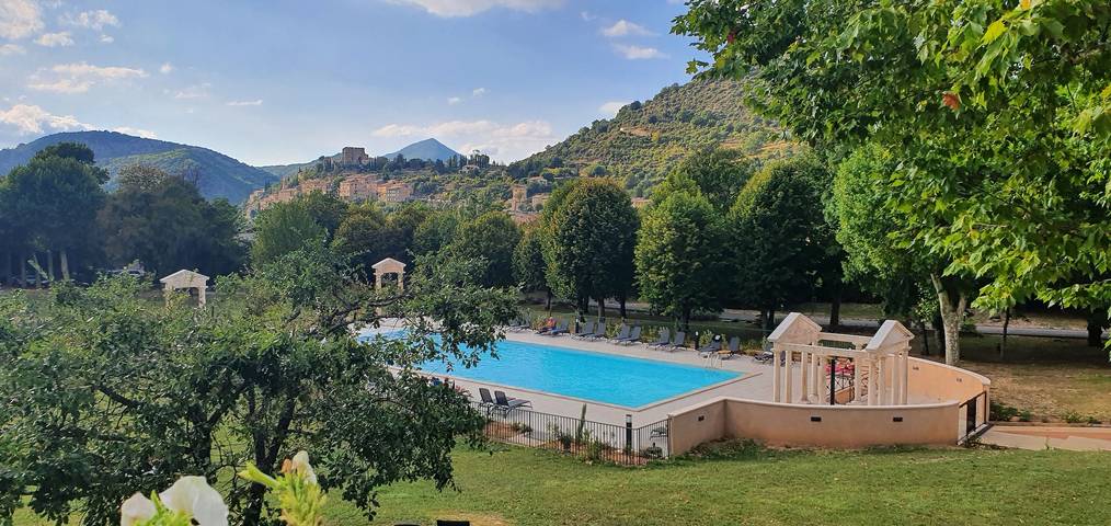 Gîte pour 2 personnes, avec Jardin à Mévouillon