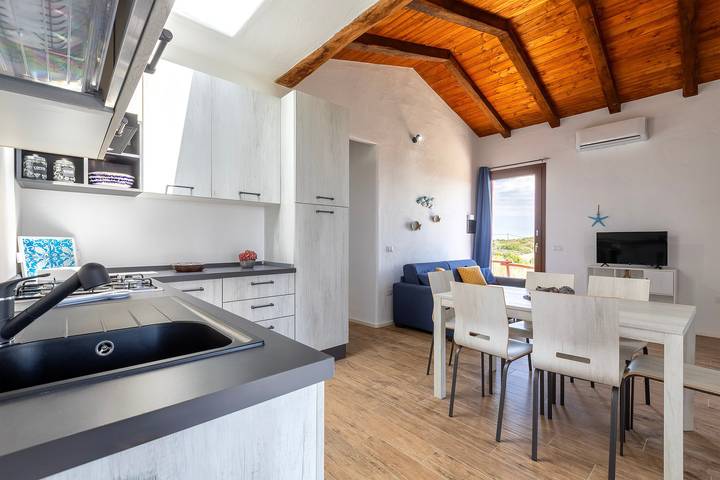 Villetta Wild Vista Mare 2: Holiday Home with Sea View, Terrace, and Air Conditioning in Stintino, Nurra