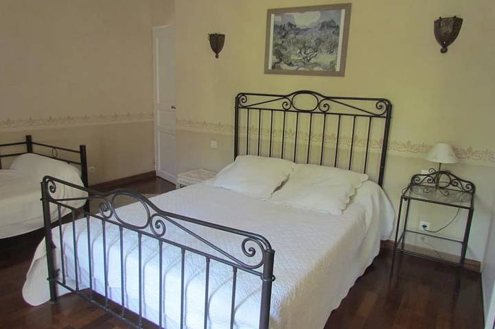 Gîte pour 5 personnes, avec terrasse et jardin à Boulbon - 3