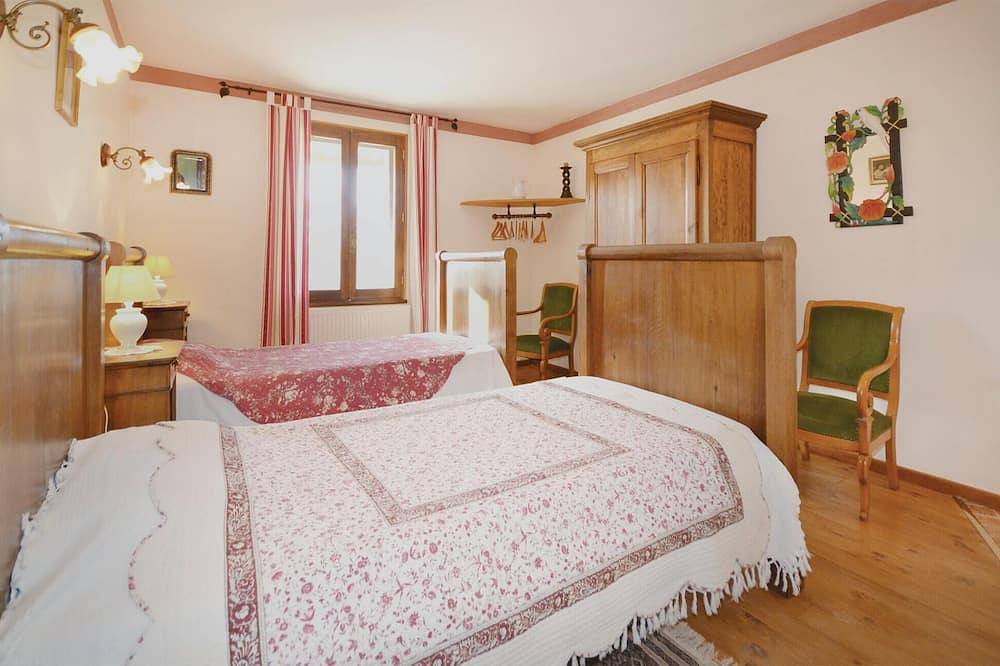 Stunning home in Venasque in Venasque, Parc naturel régional du Mont-Ventoux