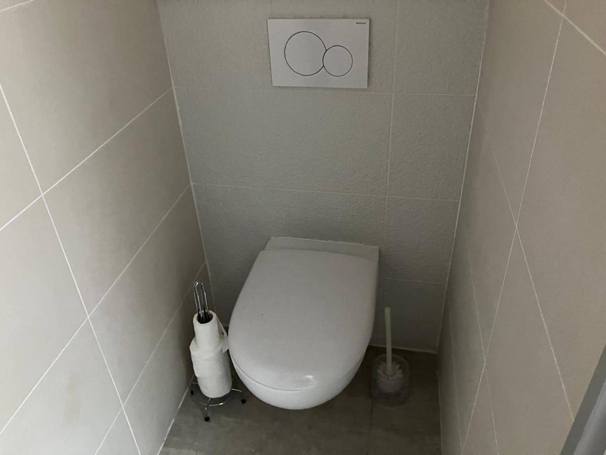 Appartement de vacances entier, Double Room with Shared Bathroom in Saint-Genis-Laval, Lyon et ses environs