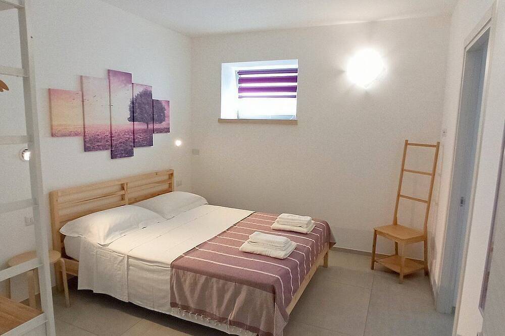Villa Eliria A: A graceful apartment situated at a short distance from the beach, with Free Wi-Fi. in Torre Vado, Gulf of Taranto