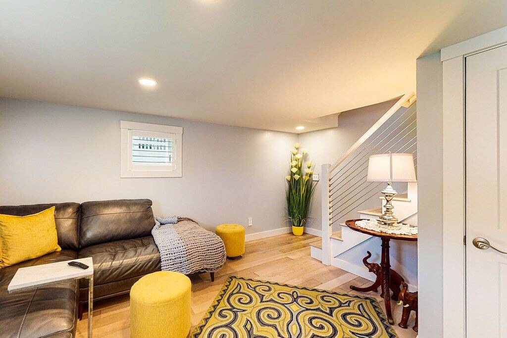 Stunning & luxurious ocean-view home with balcony & W/D in Ogunquit, York County