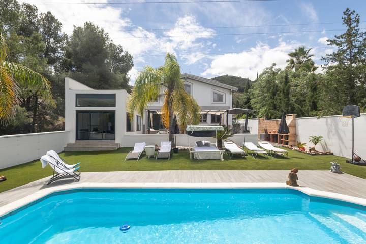 Ferienhaus 'Palmera' mit Bergblick, WLAN und Klimaanlage in Pinos de Alhaurín, Alhaurín de la Torre