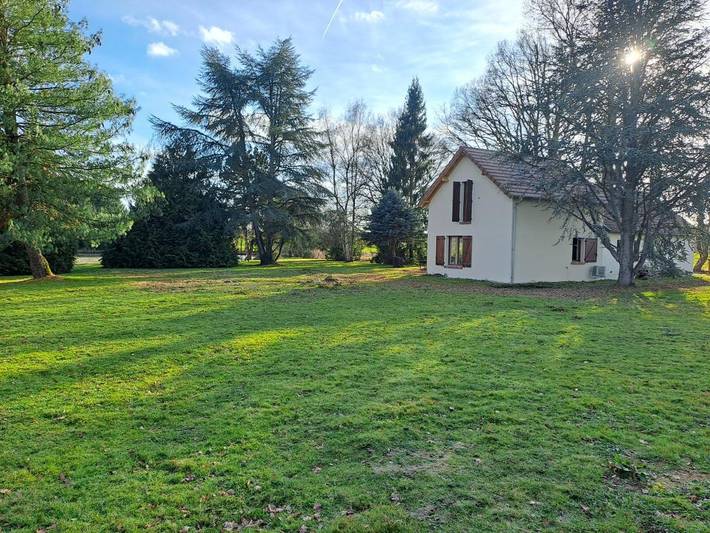 Location de vacances pour 8 personnes, avec vue et vue sur le lac ainsi que jardin et piscine à Villegenon - 3