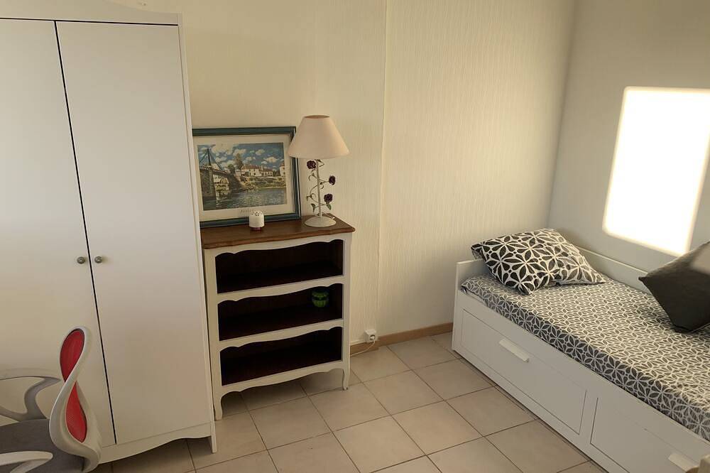Chambre - Studio Tout Confort Avec Salle de Bain in Vaulx-en-Velin, Ródano