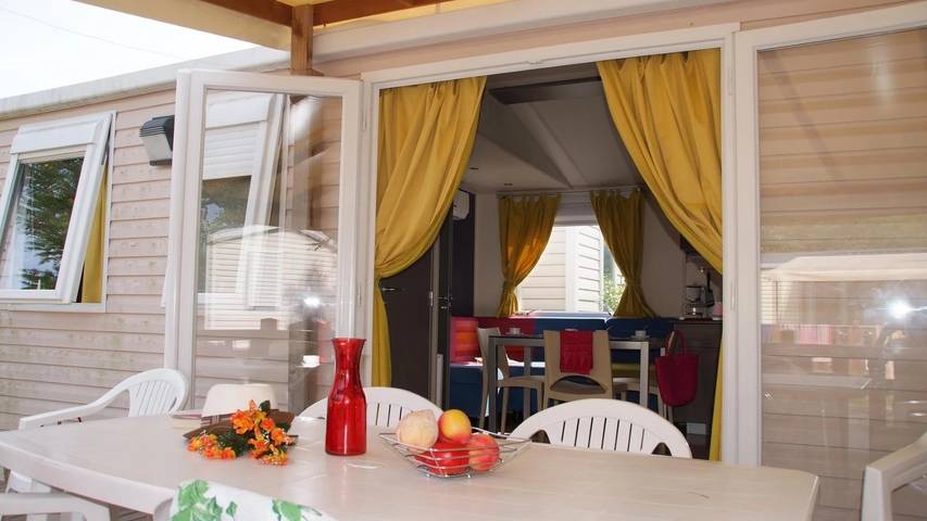 Camping pour 8 personnes, avec piscine et sauna, animaux acceptés dans Massif de l'Esterel - 4