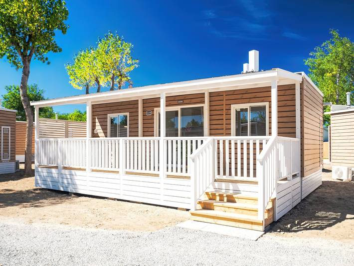 Camping per 4 persone, con Terrazza e Piscina a Rimini