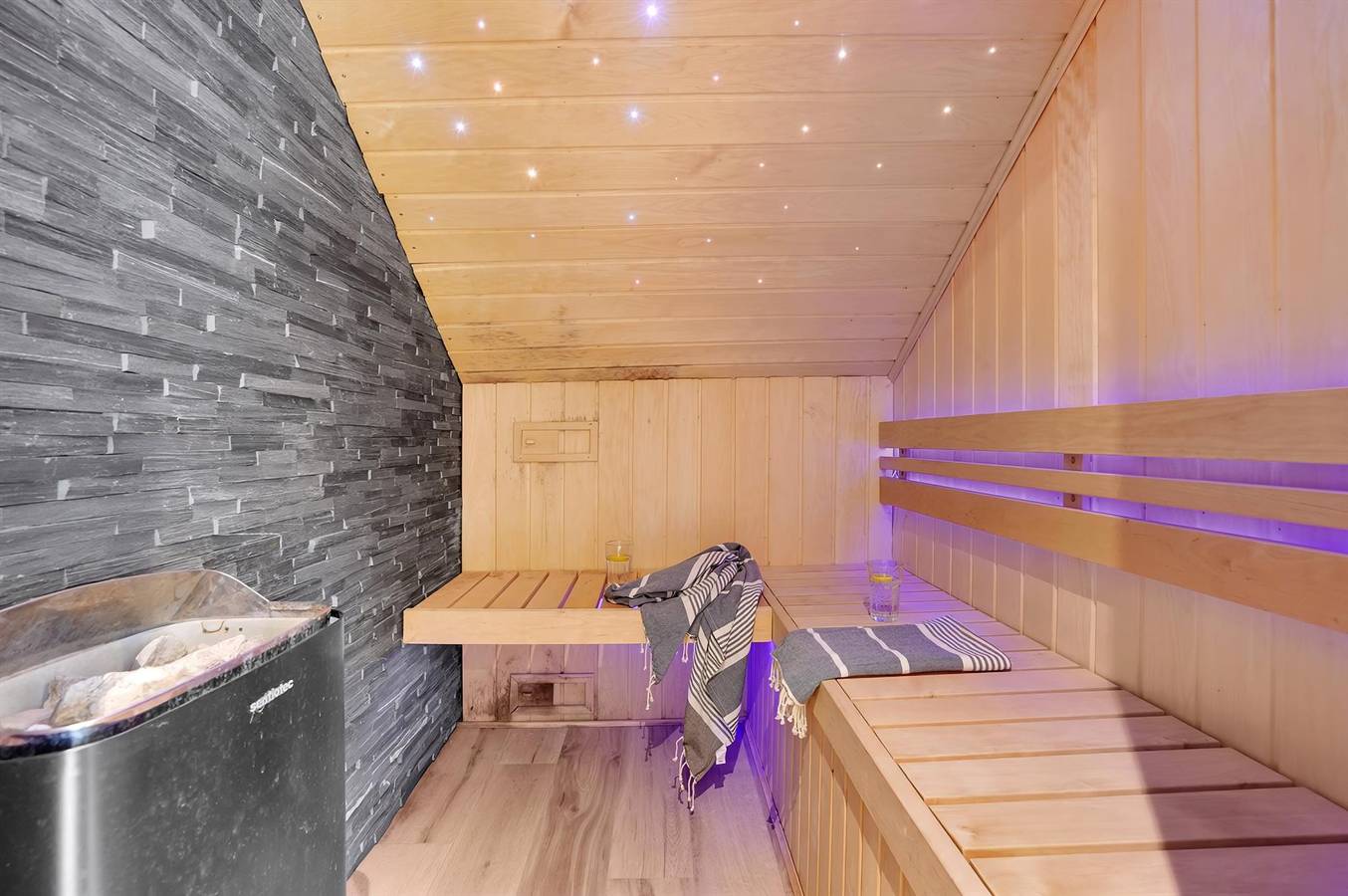 Stunning home in Ringkøbing w/ Sauna, Indoor swimming pool and Wifi in Søndervig, Holmsland Klit