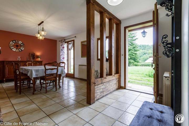 Gîte pour 6 personnes, avec terrasse et jardin dans Brinon-sur-Beuvron