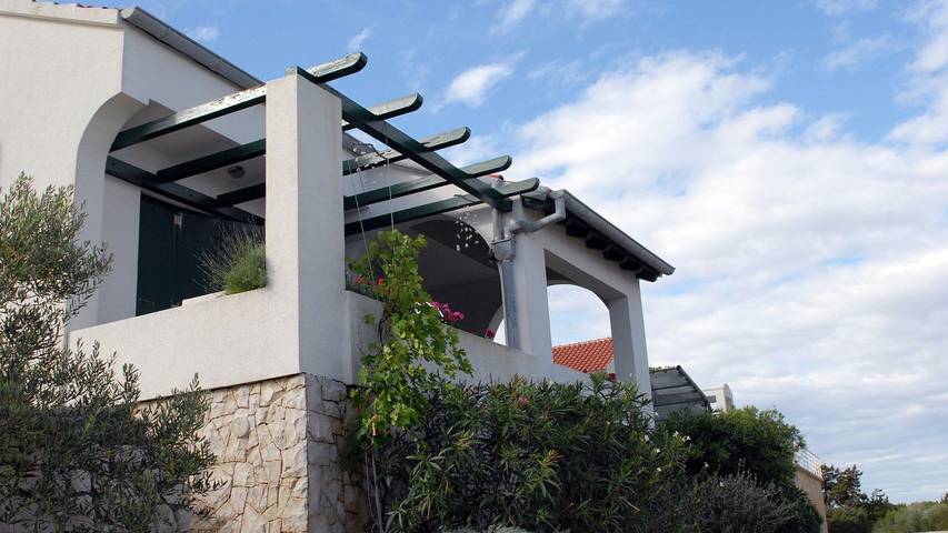 Location de vacances pour 6 personnes, avec jardin à Sali - 2