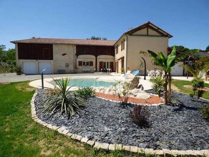 Gîte pour 6 personnes, avec jardin ainsi que vue et piscine, adapté aux familles dans Duffort