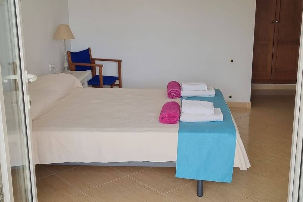Beeindruckende Familienvilla mit privatem Pool, Meerblick, Klimaanlage, Wi-Fi. in Port d'Addaia, Es Mercadal