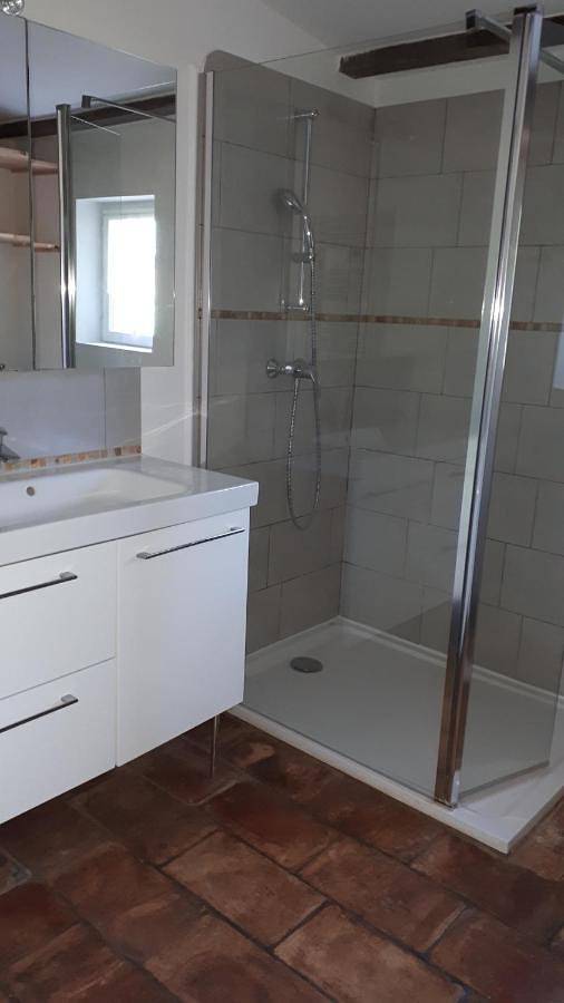 Location de vacances pour 2 personnes, avec jardin ainsi que terrasse et piscine, animaux acceptés à Pignan - 4