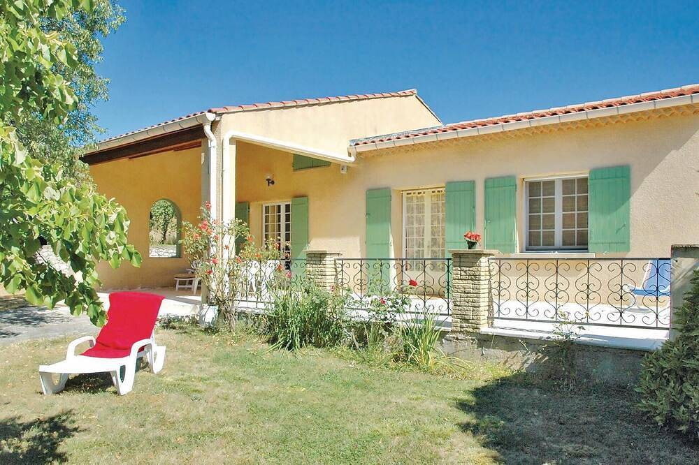 Maison confortable de 2 chambres à. in Saint-Trinit, Parc naturel régional du Mont-Ventoux