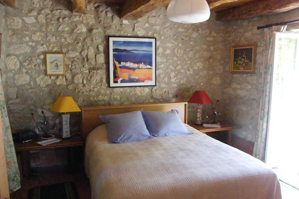Magnifique pigeonnier restauré dans une très belle propriété au calme in Montjoi, Quercy