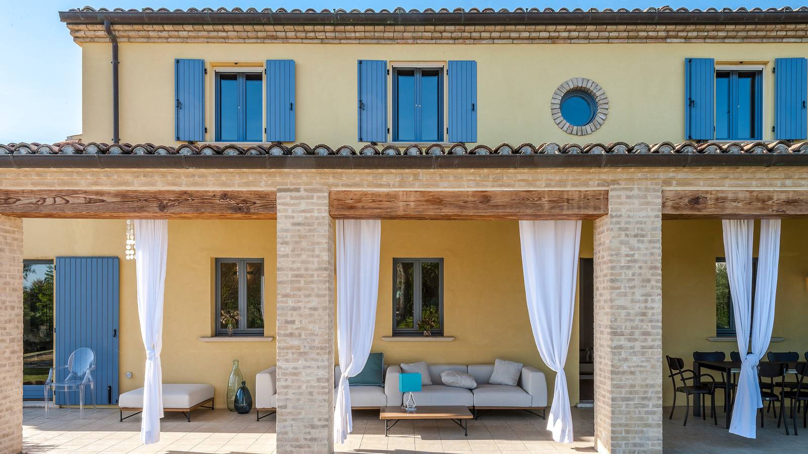 Villa Elettra 12+2 in San Costanzo, Valle del Metauro