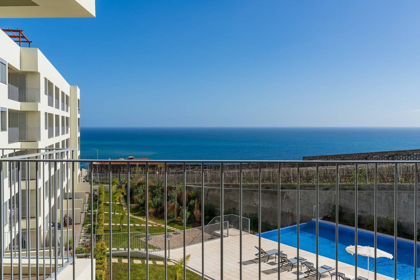 Ganze Wohnung, Basia Apartment - Meerblick und Pool in Câmara de Lobos, Madeira