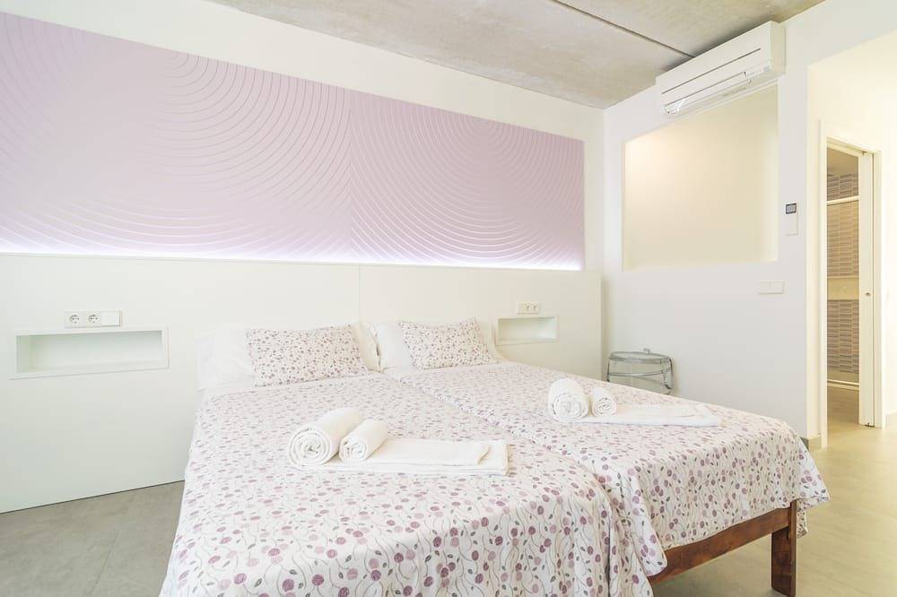 Villa Mar 18 - Neun Schlafzimmer Chalet, Schläft 18 in Can Picafort, Santa Margalida