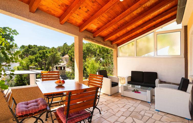 Ganze Ferienwohnung, Gemütliche Ferienwohnung, 2 km vom Strand entfernt, mit WLAN, Parkplatz und Terrasse in Milna, Brac