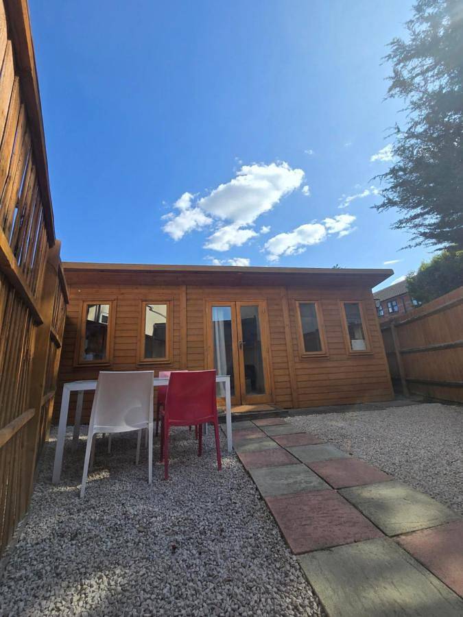 Entire apartment, Studio Apartment in Ealing, London