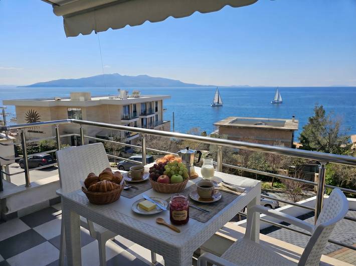 Ganze Wohnung, Ferienwohnung für 3 Personen mit Balkon in Sarandë, Vlorë