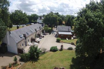 Gîte pour 6 personnes, avec jardin ainsi que piscine et terrasse à Camors