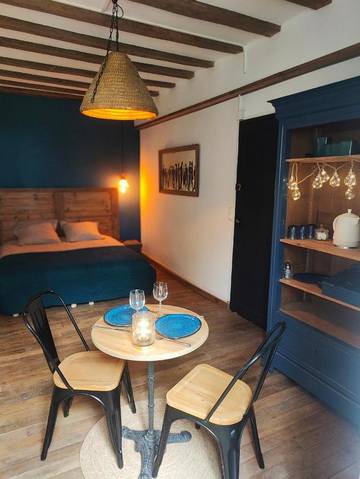 Cottage pour 2 personnes, avec piscine ainsi que vue et jardin à Loriges