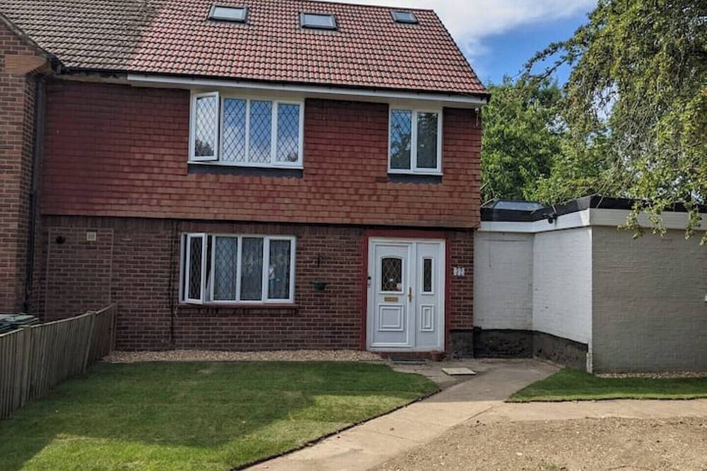 40m2 Bedroom + Ensuite 15-min From Lhr + 10 min From Thorpe Park in Spelthorne, Surrey