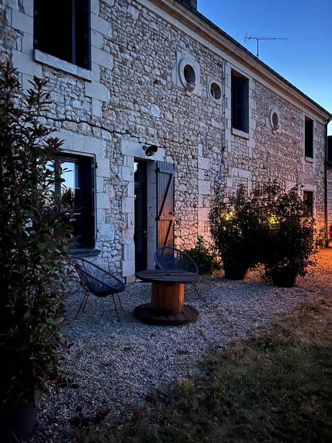 Cottage pour 2 personnes, avec terrasse ainsi que vue et jardin à Parçay-sur-Vienne