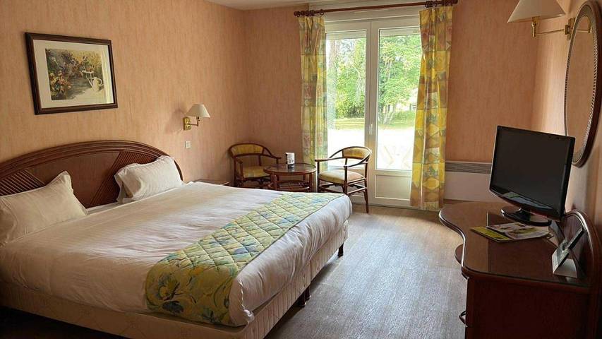 Hôtel pour 2 personnes, avec piscine et jardin ainsi que sauna et terrasse, animaux acceptés à Le Veurdre - 2