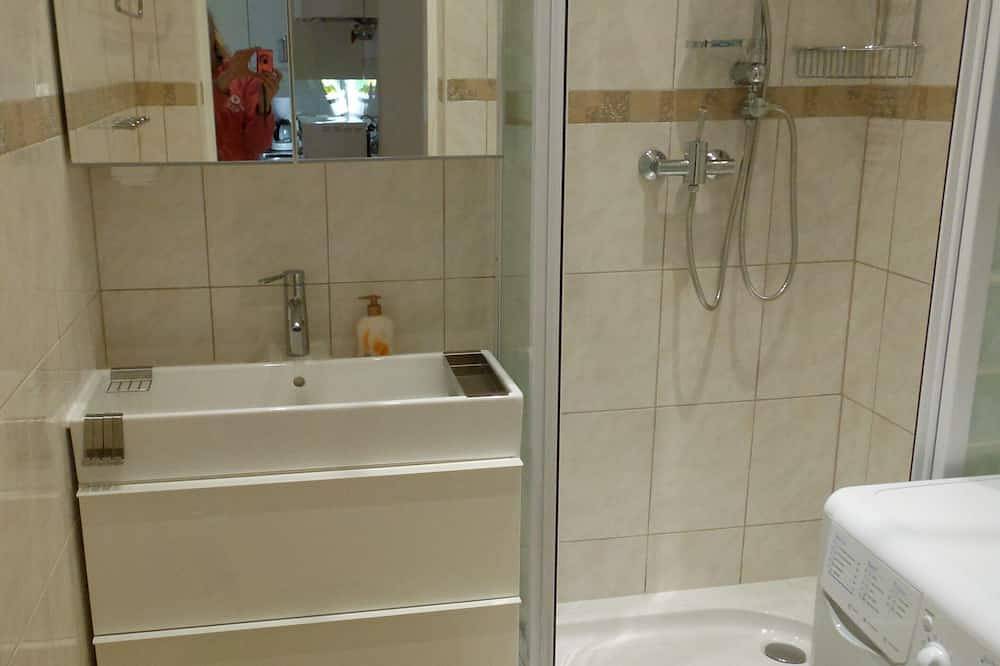 Entire apartment, 2bedroom Family Home, Air-Conditioning, Cable Tv, Wifi, Metro in Vienna, Donau Niederösterreich