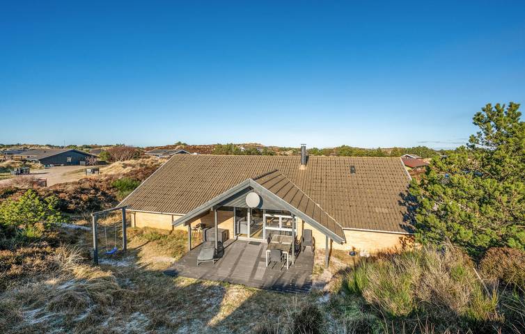 Ferienhaus für 10 Personen, mit Whirlpool und Sauna sowie Terrasse und Pool, mit Haustier in Henne Strand