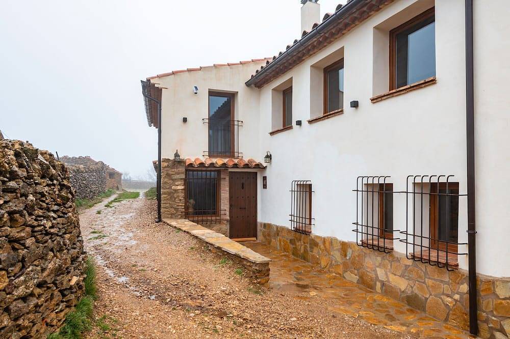 Apartamento 'El Nido' con vistas a la montaña, terraza privada y jardín privado in Villafranca de Cid, Provincia de Castellón