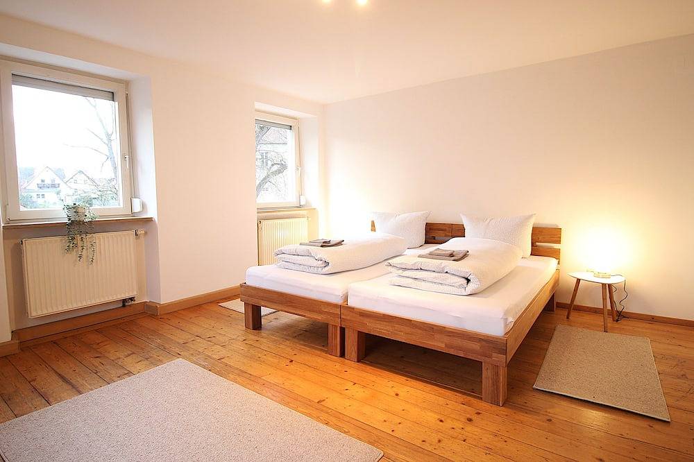 Ganze Wohnung, Ferienwohnung am Wasserschloss (1) in Ochsenfurt, Fränkisches Weinland